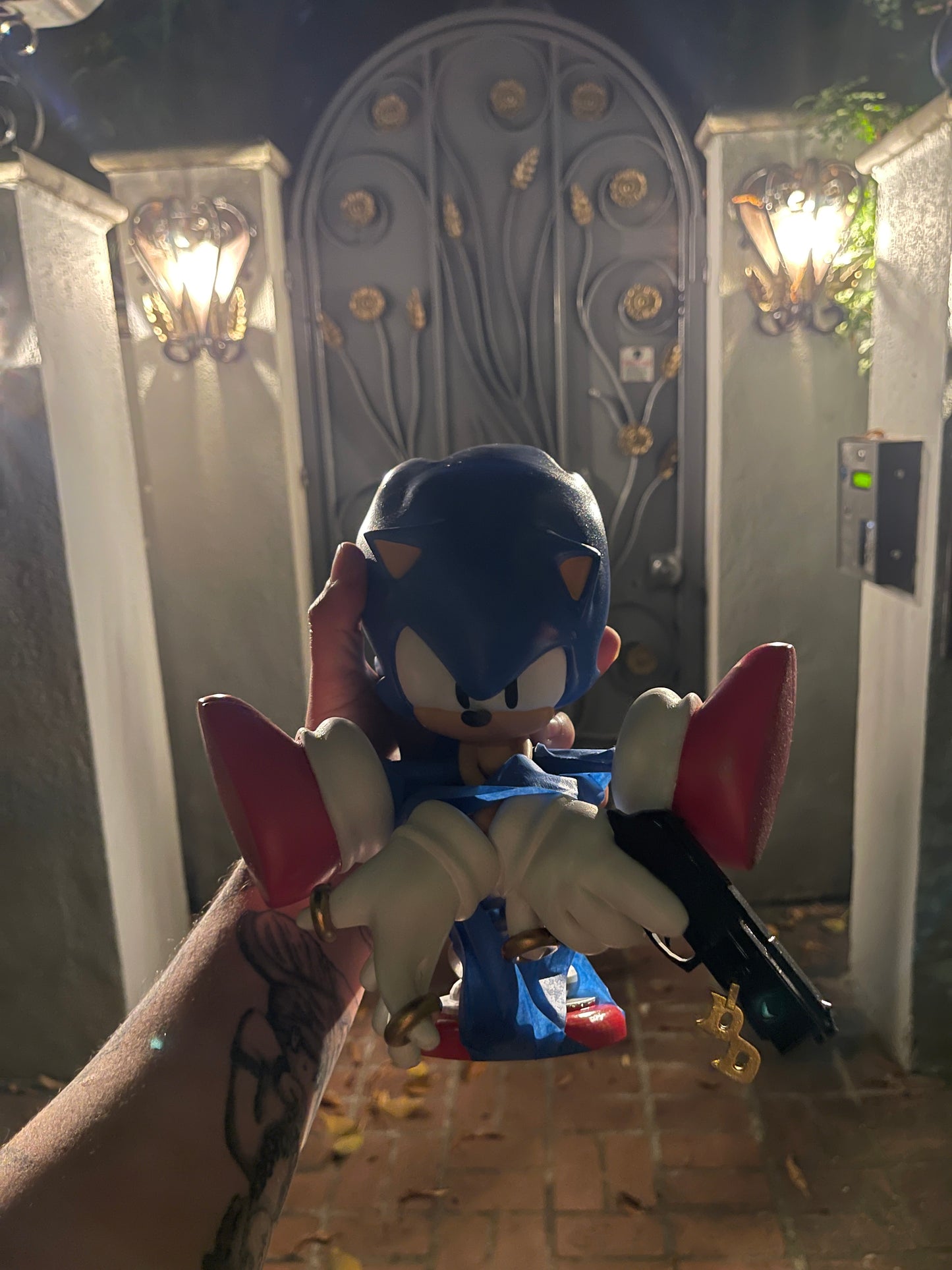 1/1 Sonic w/Gun Figure